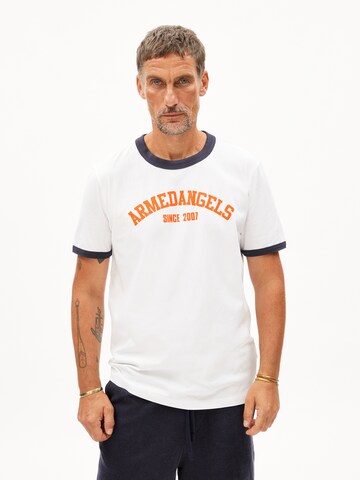 T-Shirt ARMEDANGELS en blanc : devant