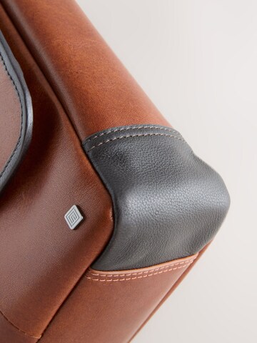 Next Messenger in Braun