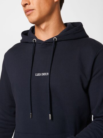 Les Deux Sweatshirt 'Lens' in Blue