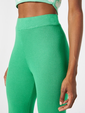 Cotton On regular Παντελόνι 'TWIGGY' σε πράσινο