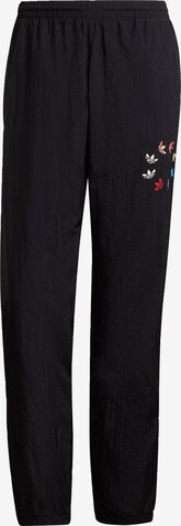 Tapered Pantaloni de la ADIDAS ORIGINALS pe negru: față