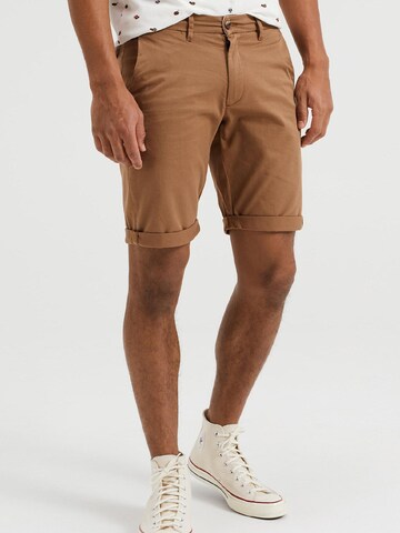 WE Fashion Slim fit Chino Pants in Brown: front