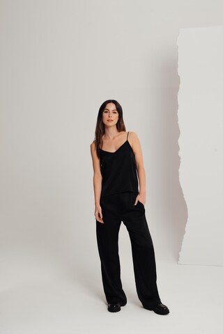 A LOT LESS - Top 'Allie' em preto