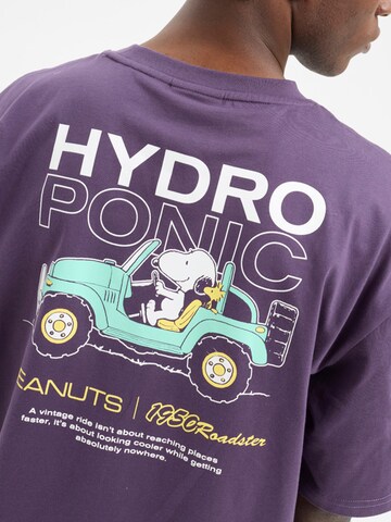 hydroponic - Camiseta 'Hydroponic x Peanuts Oversized Short-Sleeve Roadster T-Shirt' en lila