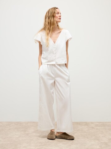 ABOUT YOU x Marie von Behrens Blus i vit