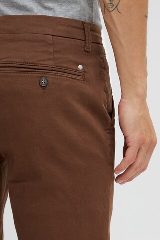 Casual Friday Slimfit Chinohose 'Phil' in Braun