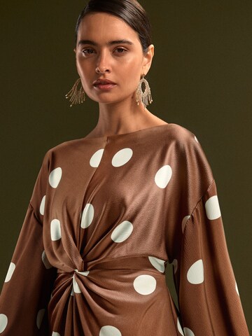 Robe Next en marron