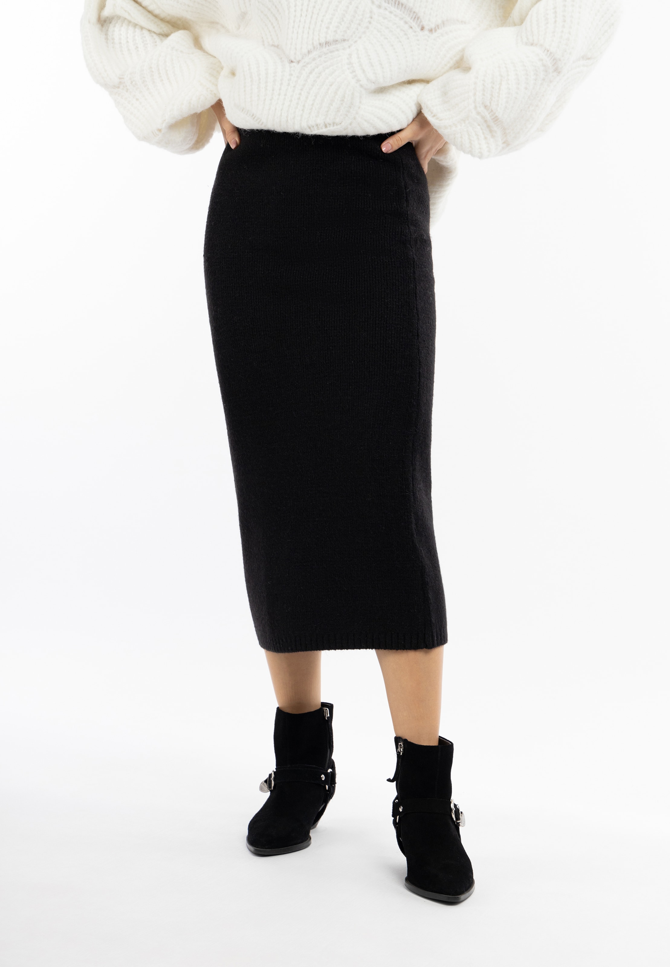 Gaya Skirt in Black: front