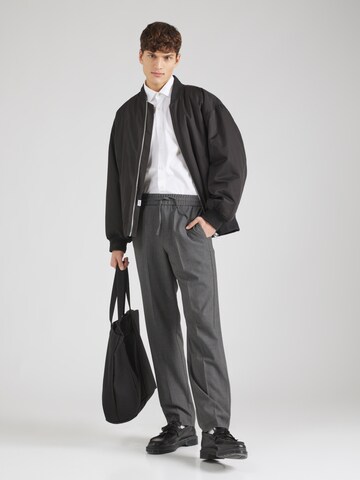 Loosefit Pantaloni con piega frontale di Lindbergh in grigio