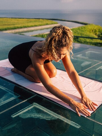 woodsandwaves Mat 'Patient Path' in Mixed colors