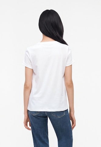 Tricou de la GUESS pe alb