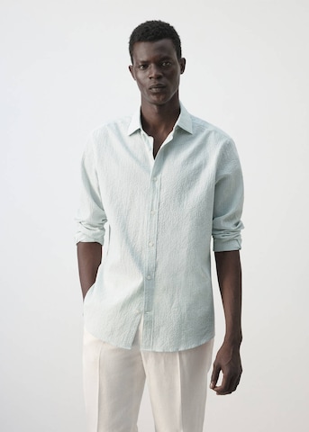 MANGO MAN Slim Fit Hemd 'Kissos' in Grün
