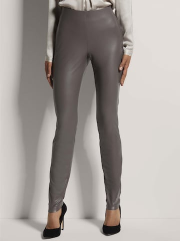 MADELEINE Skinny Leggings in Grijs: voorkant