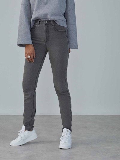LeGer by Lena Gercke Jean 'Alva' en gris clair, Vue avec modèle