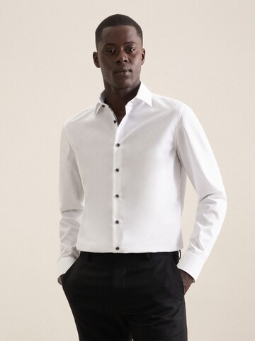 Coupe slim Chemise business 'Smart Essentials' SEIDENSTICKER en blanc : devant