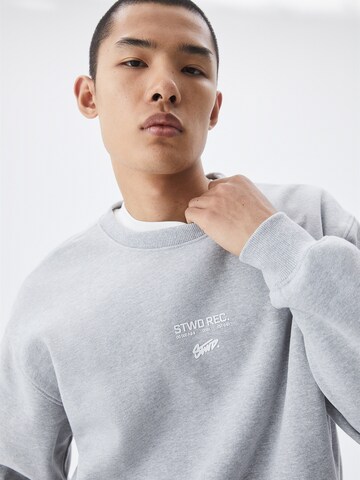 Pull&Bear Sweatshirt i grå