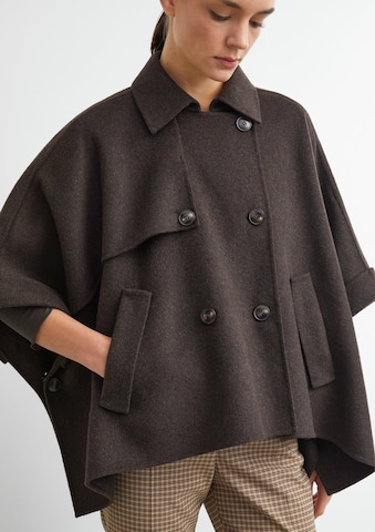 COMMA Cape in Brown