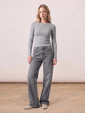 noar studios Regular Jeans in Grau