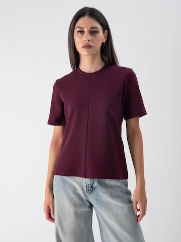 MND T-shirt 'Elizabeth' i röd