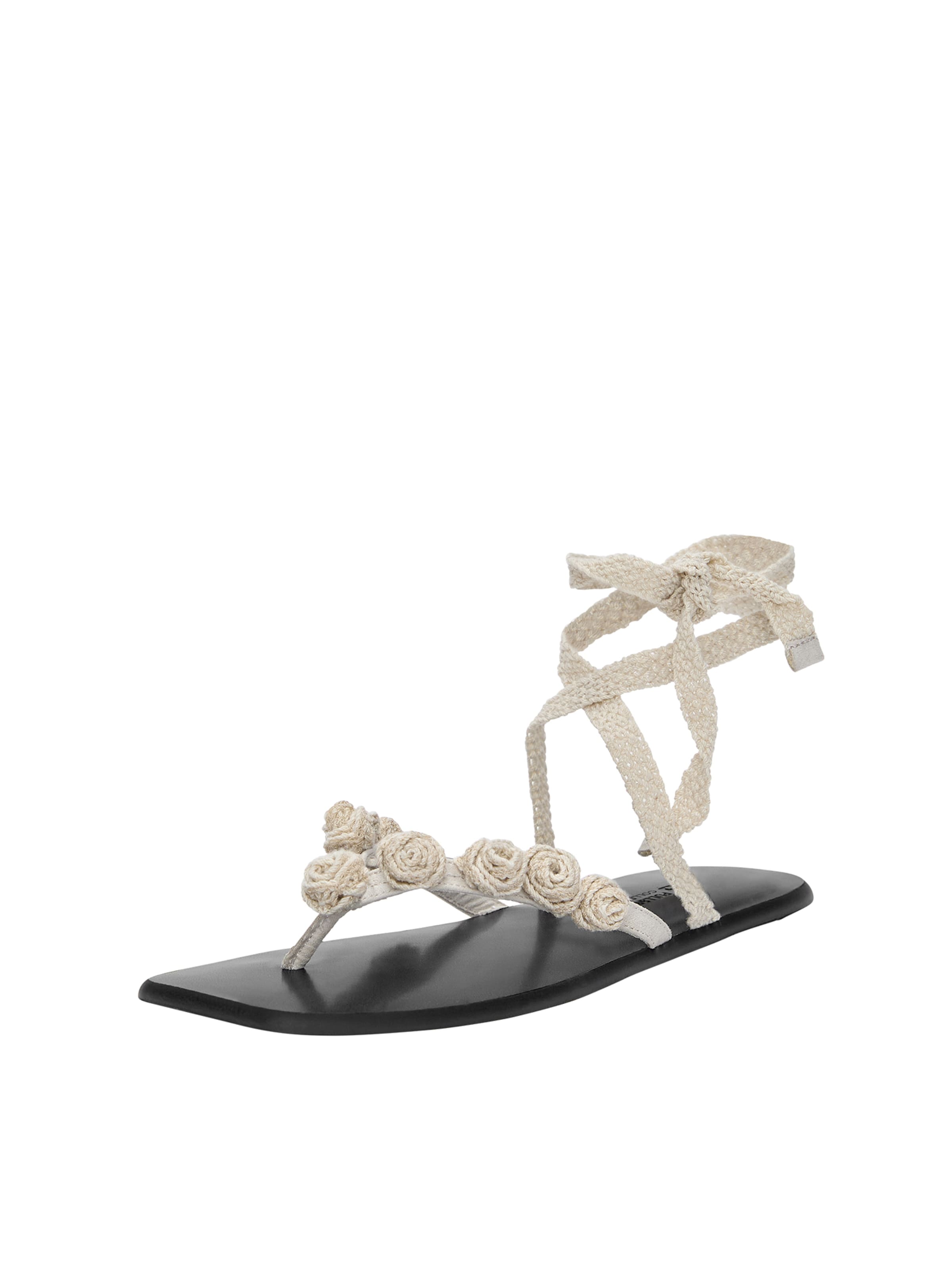 Flip-flops de la Pull&Bear pe bej: față