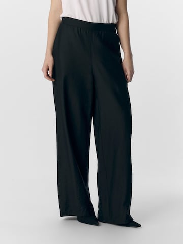 Loosefit Pantaloni 'Yui' di OBJECT in nero: frontale