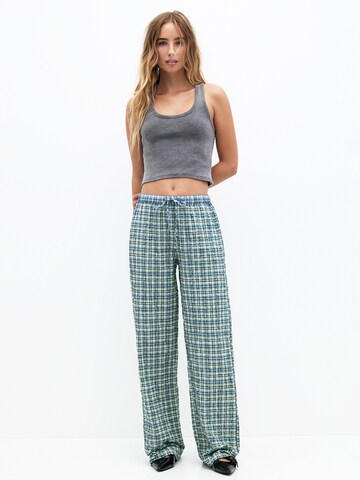 Pull&Bear Loosefit Housut värissä vihreä