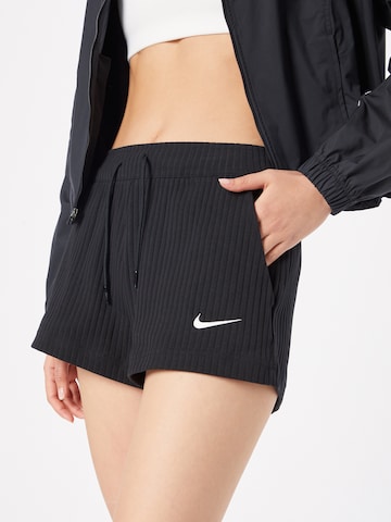 Nike Sportswear Regular Broek in Zwart