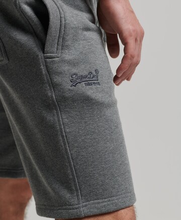 Regular Pantalon Superdry en gris