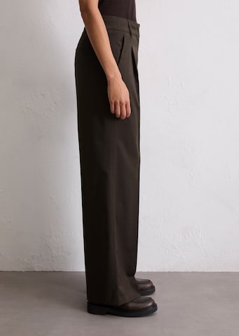 Marc O'Polo Loose fit Pleat-front trousers in Brown