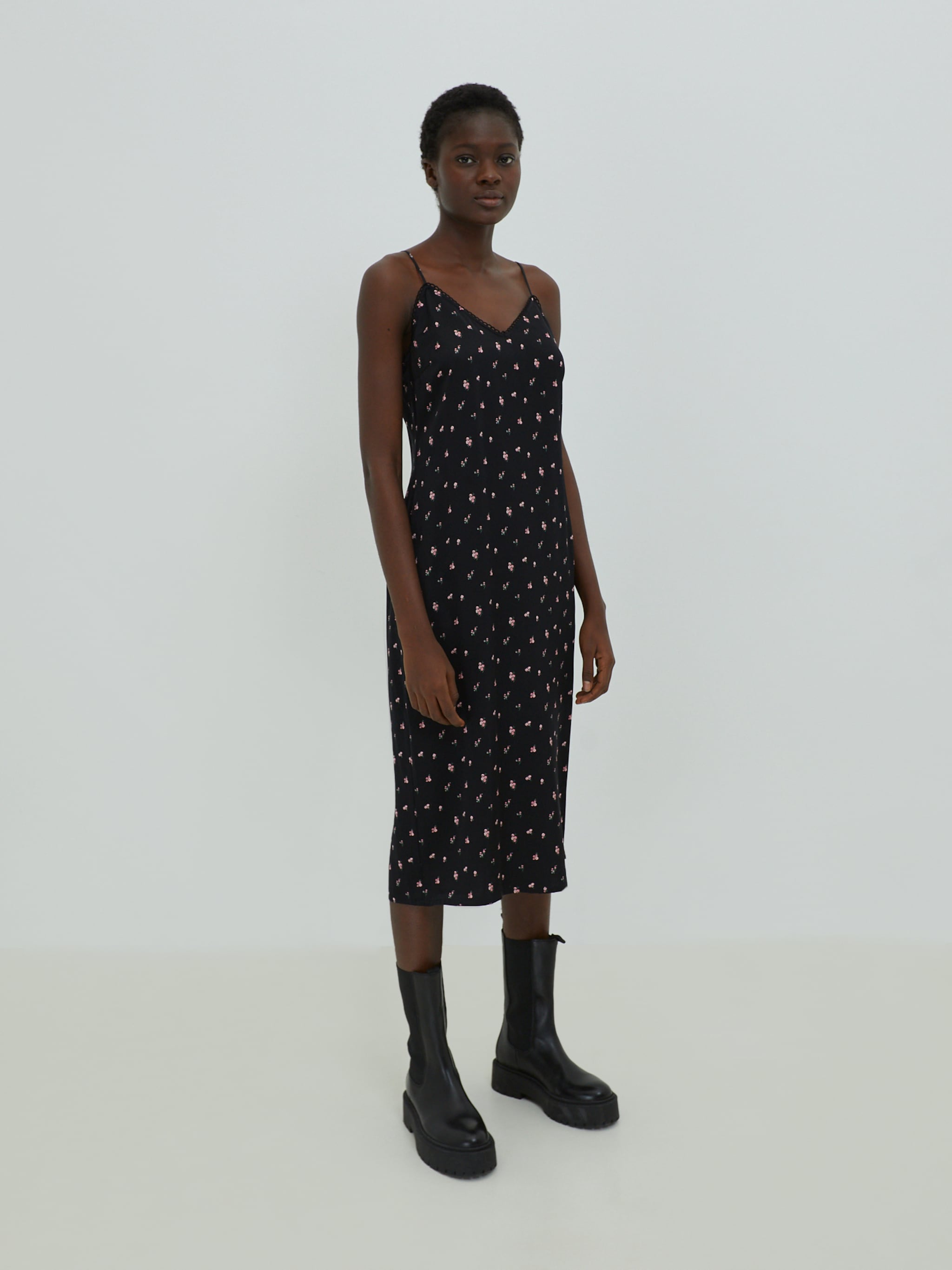 EDITED Produits Robe 'Salma' noir