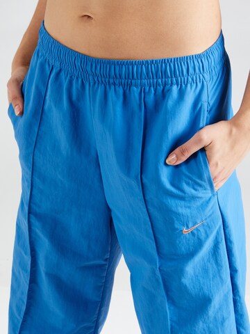 Nike Sportswear Wide leg Pressveckad byxa i blå