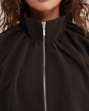 WE Fashion Between-season jacket in Brown