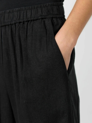 Levete Room Normalny krój Spodnie ' LR-NAJA ' w kolorze czarny
