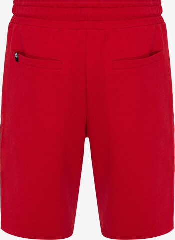 CIPO & BAXX Regular Shorts in Rot