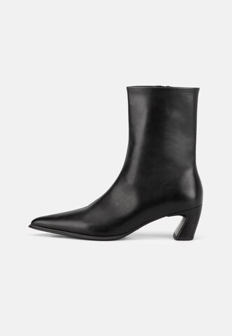 VAGABOND SHOEMAKERS Nízké kozačky 'ILONA' – černá: přední strana