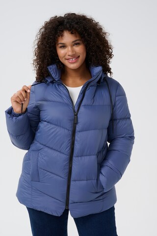Veste d’hiver KAFFE CURVE en bleu : devant