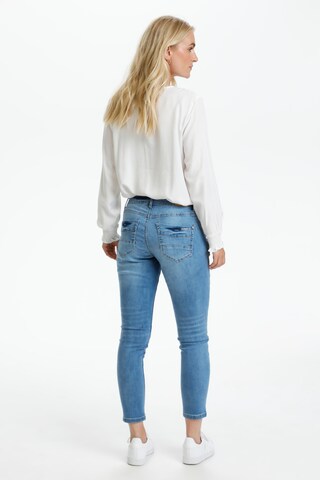 Coupe slim Jean 'Holly' Cream en bleu