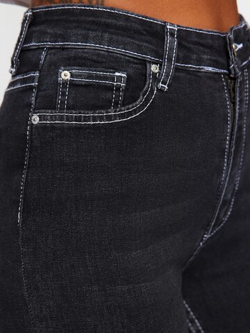 Trendyol Regular Jeans in Black