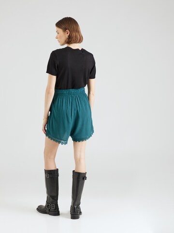 Sublevel Regular Shorts in Grün