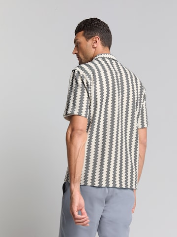 Coupe regular Chemise No Excess en beige