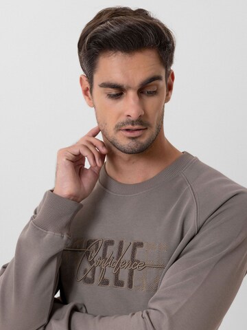 Jacey Quinn Sweatshirt 'Arturo' i grön