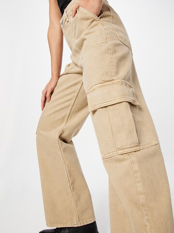 Monki - regular Pantalón vaquero cargo en beige