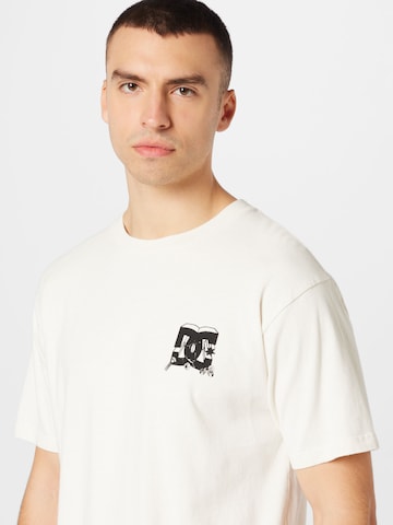 Tricou de la DC Shoes pe alb