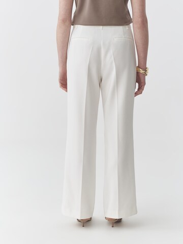 TATUUM - Loosefit Pantalón de pinzas 'Zariana 3' en blanco