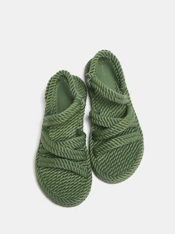 Pull&Bear Sandal i grön