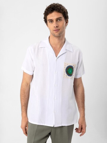 Coupe regular Chemise Antioch en blanc