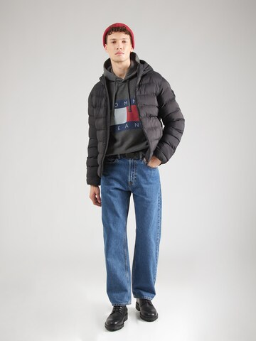 Tommy Jeans Свитшот в Серый