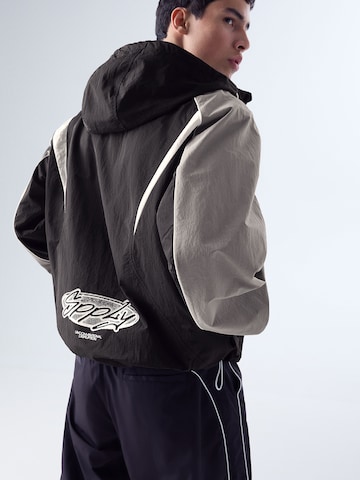 Bershka Tussenjas in Zwart