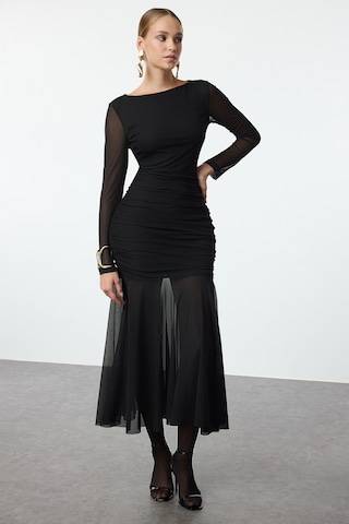 Rochie de la Trendyol pe negru: față