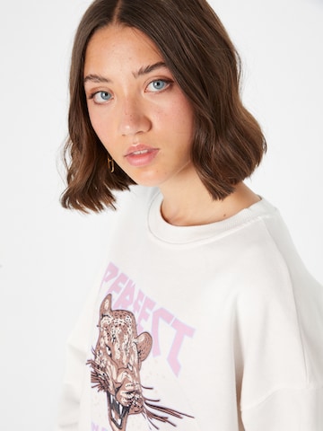 Sweat-shirt 'PAMA' SISTERS POINT en blanc